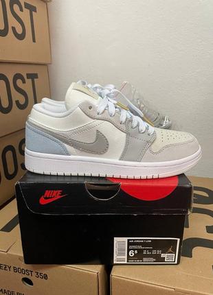 Жіночі кросівки nike air jordan 1 low light blue6 фото