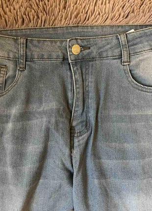 Стильные, рваные джинсы3 фото