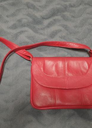 Красная сумка клатч