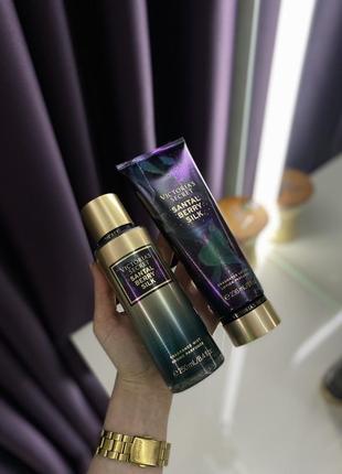 Спрей міст для тіла вікторія сікрет santal berry silk victoria’s secret mist спрей мист виктория сикрет