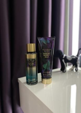 Спрей мист для тела виктория сикрет santal berry silk victoria’s secret mist спрей мыст виктория сикрет2 фото