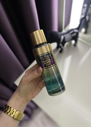 Спрей мист для тела виктория сикрет santal berry silk victoria’s secret mist спрей мыст виктория сикрет3 фото