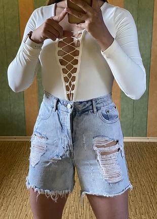 Крутые шорты mom 5