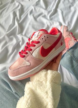 Неймовірно милі жіночі кросівки nike sb dunk strangelove skateboards рожеві велюрові