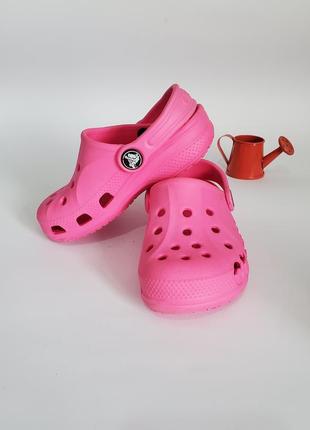 Дитячі шльопанці на дівчинку від crocs1 фото