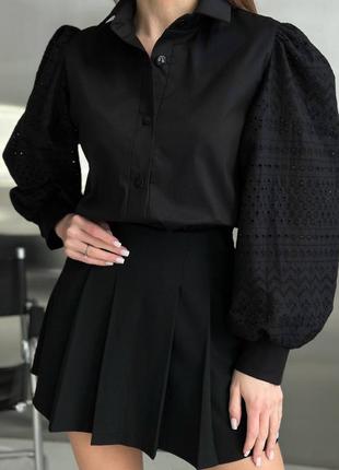 Невероятно крутая женская черная рубашка из коттона с пышными рукавами с кружевом5 фото