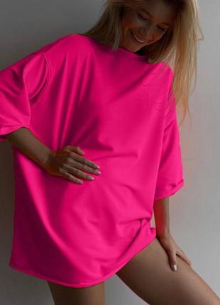Топова яскрава футболка оверсайз, однотонна малинова футболка