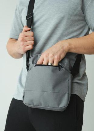 Барсетка через плече basic чоловіча жіноча сіра сумка на плече спортивна месенджер2 фото