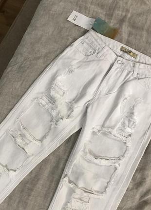 Классные летние легкие белые мом джинсы с высокой посадкой и дырками5 фото