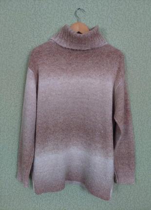 Об'ємний светр з вовною в бежевій гамі7 фото