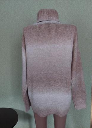 Об'ємний светр з вовною в бежевій гамі5 фото