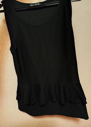 Футболка чорна