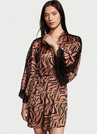 Жіночій сатиновий халат victoria's secret lace inset robe xs/s тигровий принт