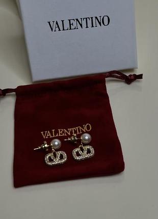 Невероятно нежные серьги valentino 🔥