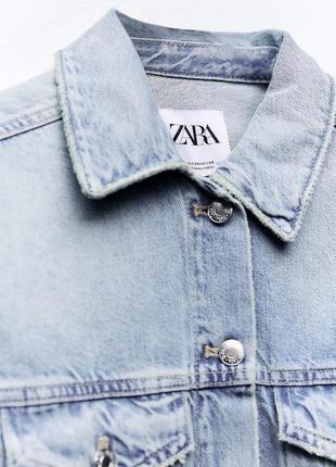 Женская укороченная джинсовая куртка зара zara trf 8197/2576 фото