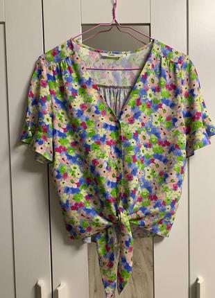 Блуза в цветах2 фото