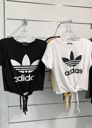 Женская  укороченная футболка adidas , топ, футболка на завязках1 фото