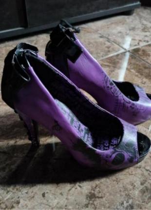 Готические туфли на каблуках со шнуровкой5 фото