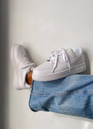 Женские кроссовки nike air force 1 low classic white10 фото