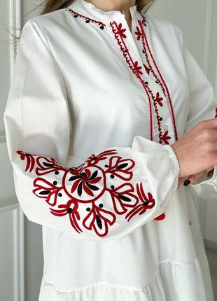 Рукоятное платье вышиванка, украинное платье с вышивкой гладью, этно платье миди вышивка4 фото