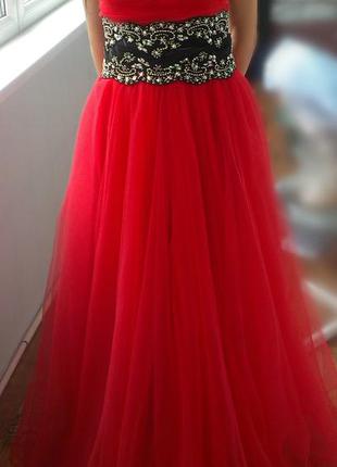 Шикарное красное платья3 фото