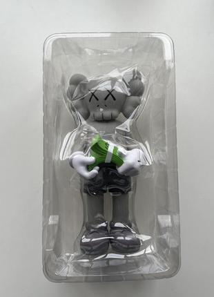 Статуетка kaws2 фото