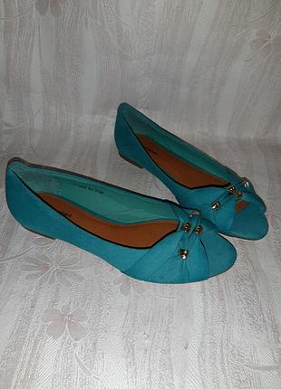 Голубые тканевые босоножки балетки с закрытой пяточкой