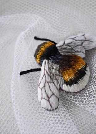 Вышитые броши - пчелы 🐝 ручная вышивка гладью2 фото