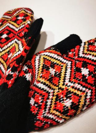 Теплые перчатки с красивым орнаментом3 фото