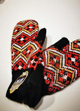 Теплі рукавички з красивим орнаментом