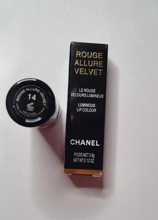 Chanel rouge allure velvet номер 142 фото