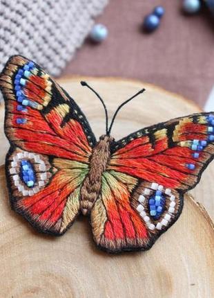 Вышитая бабочка , брошь ручной работы2 фото