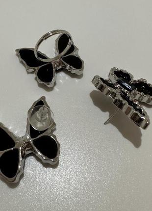 Комплект ювелирной бижутерии: серьги и кольцо черные бабочки в серебре.4 фото