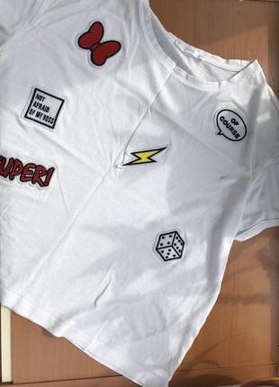 Футболка з нашивками