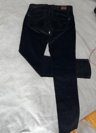 Черные прямые брюки из микровельвета