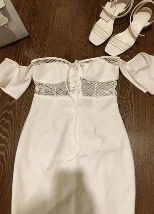 Белоснежное оригинальное и необычно красивое летнее платье с завязками2 фото