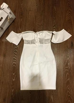 Белоснежное оригинальное и необычно красивое летнее платье с завязками8 фото