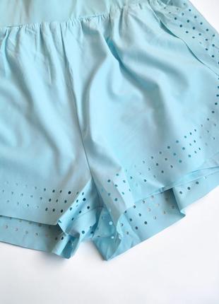 Голубые стрейчевые шорты на плотной резинке с перфорацией3 фото