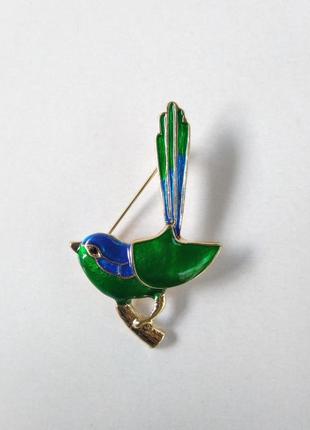 Брошка синьо - зелена пташка на гілці