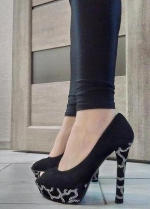 Черные туфли с открытым носком1 фото