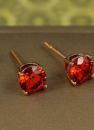 Серьги гвоздики xuping jewelry с красным камнем на четыре крепления 6 мм золотистые