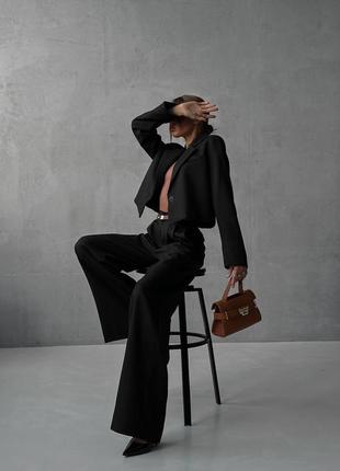 Классический брючный костюм, брюки палаццо и укороченный пиджак, жакет, из костюмной ткани, женский, черный, брюки на высокой посадке2 фото