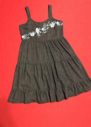 Стильное ярусное платье-сарафан с вышивкой