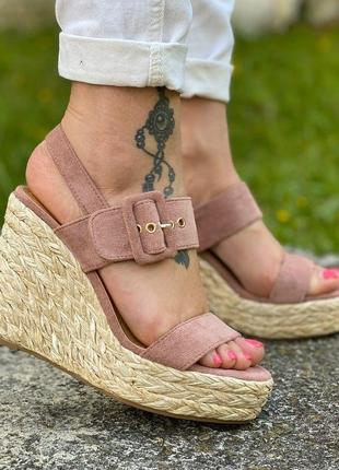 Босоніжки плетінка танкетка