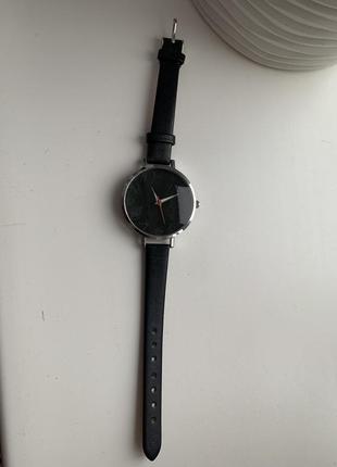 Годинник наручний жіночий чорний на тонкому ремінці2 фото