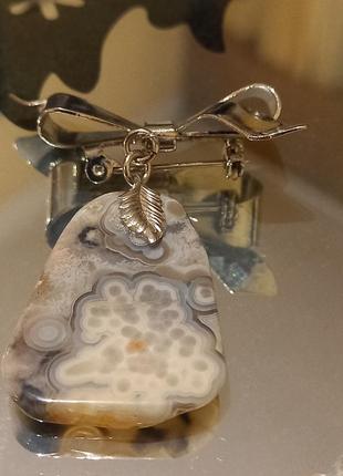 Вінтажна брошка із натуральним камінцем. англія.