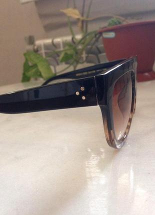 Шикарні сонцезахисні окуляри в роговій оправі,привезені з італії.3 фото