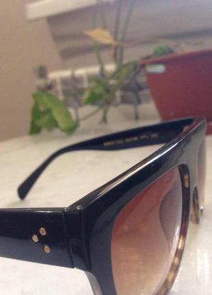 Шикарні сонцезахисні окуляри в роговій оправі,привезені з італії.4 фото