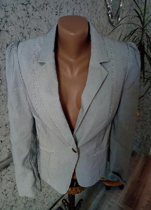 Стильний піджак.