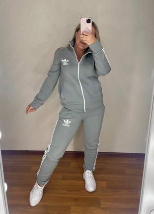 Спортивный костюм